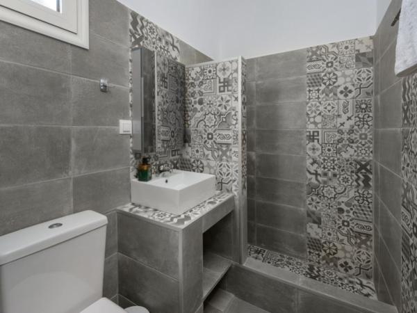 Christos studios and family apartments : photo 6 de la chambre appartement