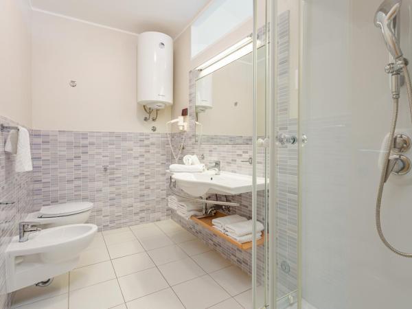 Residence Superior Del Mar : photo 5 de la chambre two-bedroom apartment with balcony and sea view (6 people)