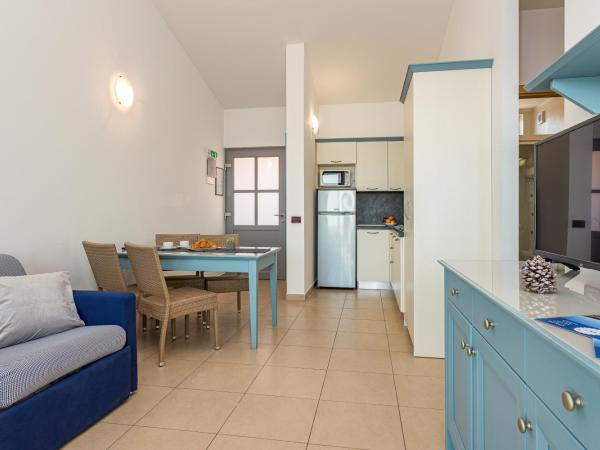 Residence Superior Del Mar : photo 7 de la chambre two-bedroom apartment with balcony and sea view (6 people)