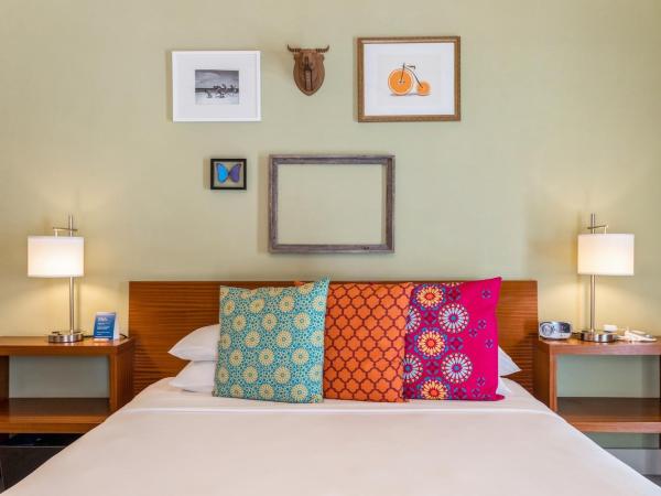 Kasa El Paseo Miami Beach : photo 1 de la chambre suite lit king-size avec balcon (enregistrement autonome avec réception virtuelle)