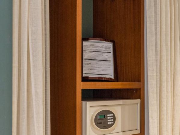 Kasa El Paseo Miami Beach : photo 10 de la chambre suite lit king-size avec balcon (enregistrement autonome avec réception virtuelle)