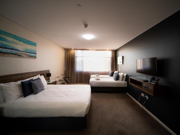 Sfera's Park Suites & Convention Centre : photo 2 de la chambre chambre familiale avec baignoire