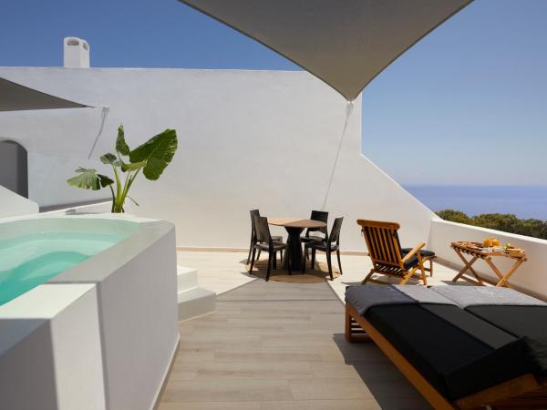 Kalisti Hotel & Suites : photo 2 de la chambre suite royale kalisti avec jacuzzi privé - vue sur mer - dernier Étage