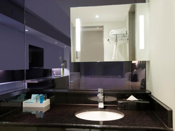 Novotel Montreal Center : photo 2 de la chambre chambre lit king-size exécutive