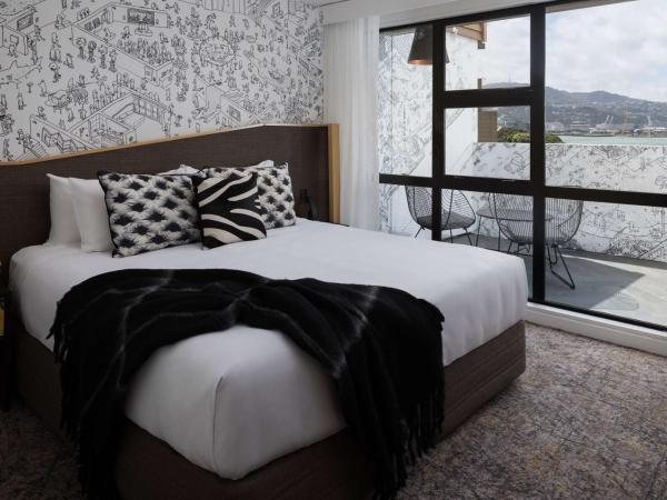 QT Wellington : photo 3 de la chambre hébergement lit king-size qt gallery - vue sur port