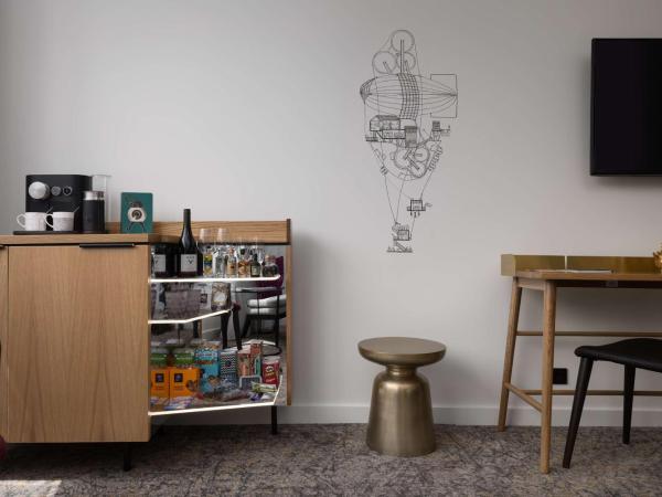 QT Wellington : photo 4 de la chambre hébergement lit king-size qt gallery - vue sur port