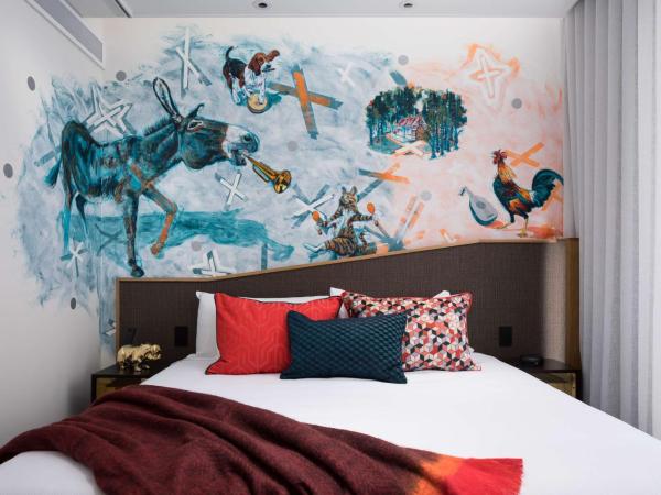 QT Wellington : photo 2 de la chambre hébergement lit king-size qt gallery