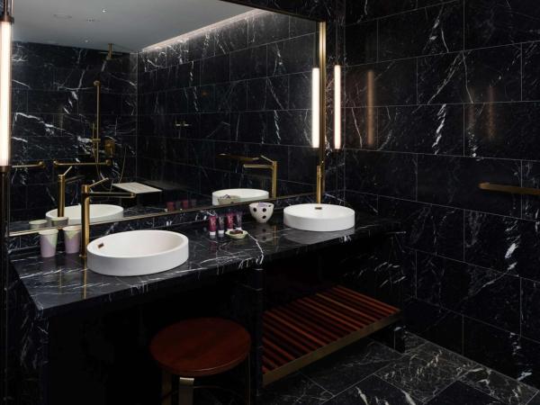 QT Perth : photo 1 de la chambre chambre lit king-size - accessible aux personnes à mobilité réduite