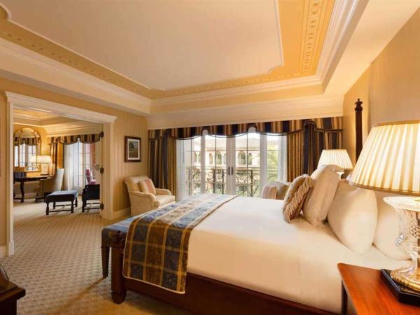 Fairmont Grand Del Mar : photo 1 de la chambre suite 1 chambre lit king-size del mar avec canapé-lit et balcon