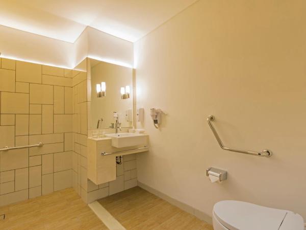 Holiday Inn Express Jakarta Pluit Citygate, an IHG Hotel : photo 5 de la chambre chambre lit queen-size standard - accessible aux personnes à mobilité réduite