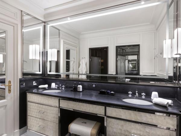 J.K. Place Paris : photo 8 de la chambre chambre deluxe double ou lits jumeaux