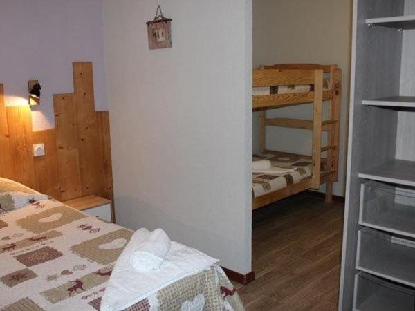 Gîte Châtel : photo 4 de la chambre chambre familiale - vue sur montagne