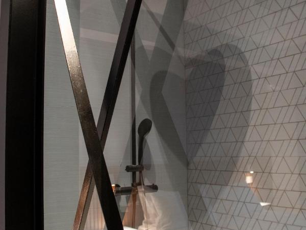 Villa D'Orville luxury suites Taormina : photo 7 de la chambre chambre lit queen-size deluxe