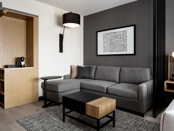 Hyatt Place Montreal - Downtown : photo 2 de la chambre chambre lit king-size avec canapé-lit