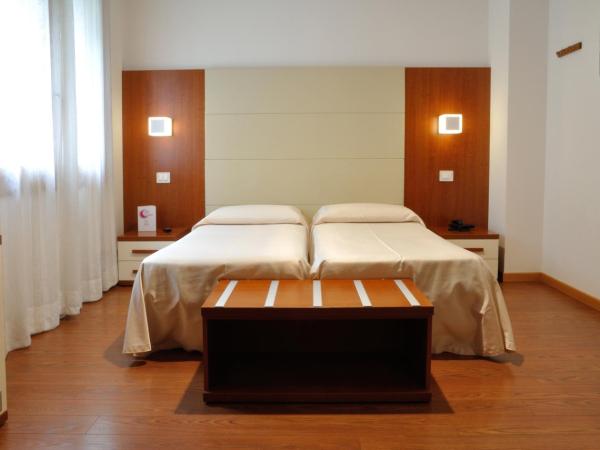 Hotel Mezzaluna : photo 2 de la chambre chambre lits jumeaux