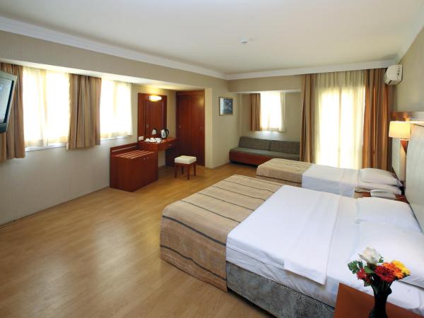 Julian Club Hotel : photo 5 de la chambre chambre double ou lits jumeaux
