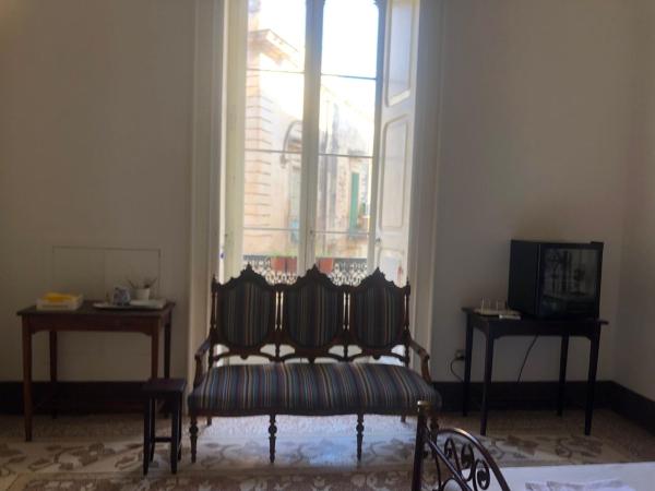 Palazzo Bernardini Suites : photo 2 de la chambre chambre double ou lits jumeaux deluxe avec balcon