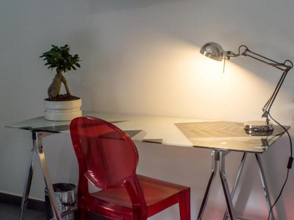 Quart Youth Hostel & Apartments : photo 6 de la chambre chambre double avec salle de bains privative