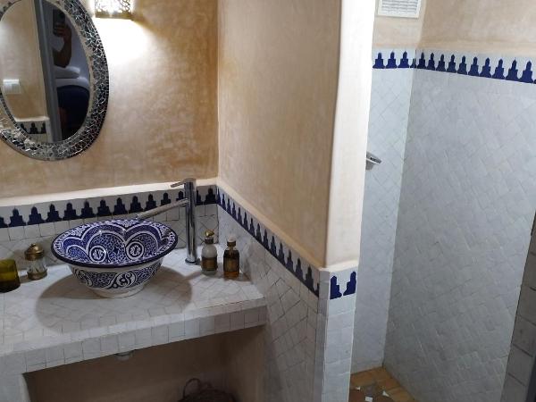 RIAD MAROSKO : photo 4 de la chambre chambre familiale avec salle de bains