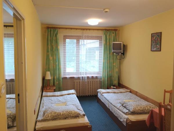Ośrodek Szpulki : photo 1 de la chambre chambre quadruple avec balcon 
