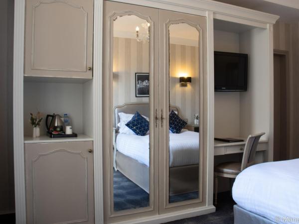 Grand Hotel De La Reine - Place Stanislas : photo 5 de la chambre chambre double classique avec vue sur la cour