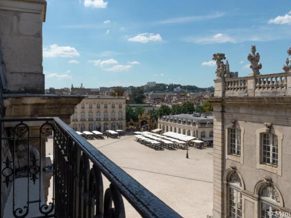 Grand Hotel De La Reine - Place Stanislas : photo 7 de la chambre chambre double supérieure - vue latérale sur rue