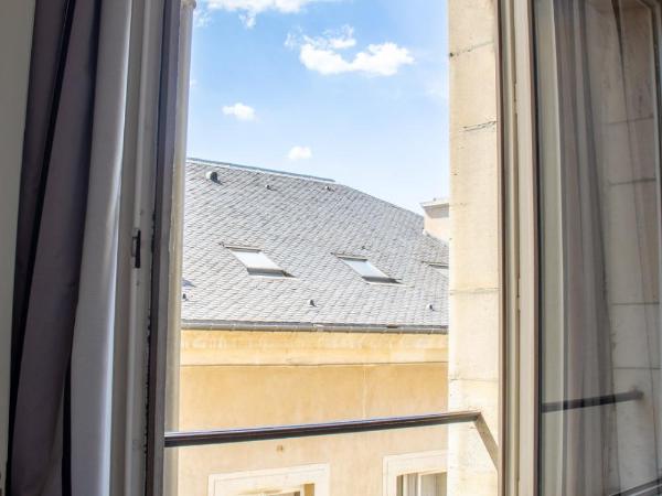 Grand Hotel De La Reine - Place Stanislas : photo 8 de la chambre chambre double classique avec vue sur la cour

