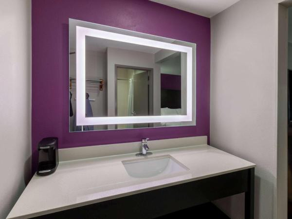 La Quinta by Wyndham Houston NW Brookhollow : photo 4 de la chambre chambre lit king-size