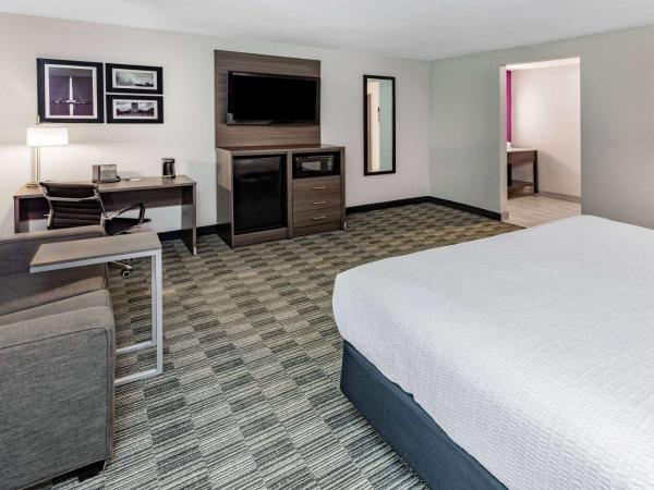 La Quinta by Wyndham Houston Southwest : photo 3 de la chambre chambre lit king-size exécutive