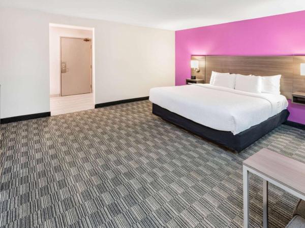 La Quinta by Wyndham Houston Southwest : photo 4 de la chambre chambre lit king-size exécutive