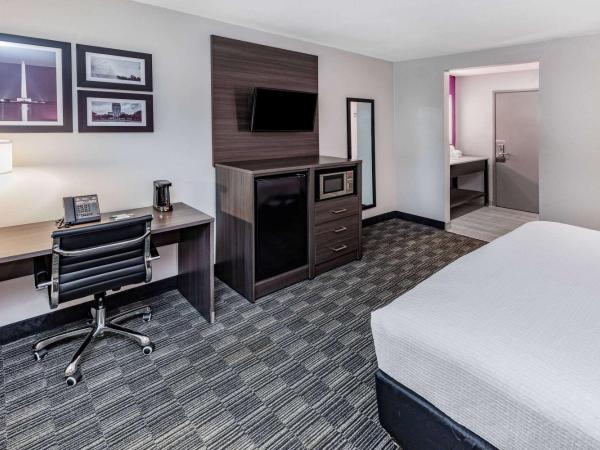 La Quinta by Wyndham Houston Southwest : photo 2 de la chambre chambre 1 lit double avec douche accessible en fauteuil roulant - adaptée aux personnes à mobilité réduite - non-fumeurs