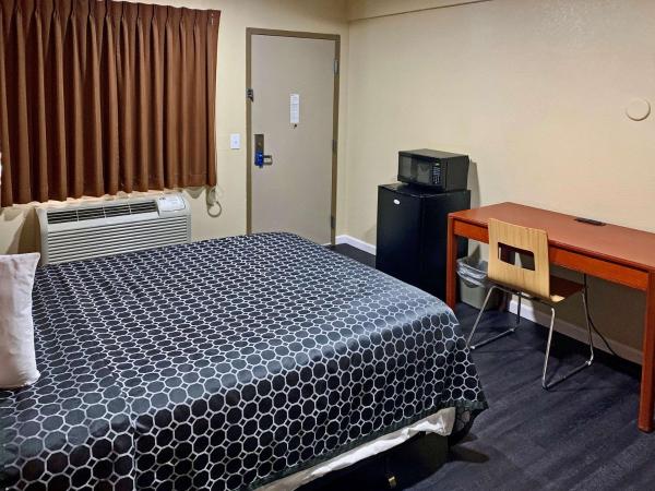 Rodeway Inn Sacramento-University Area : photo 3 de la chambre chambre lit queen-size accessible aux personnes à mobilité réduite - non-fumeurs