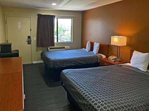 Rodeway Inn Sacramento-University Area : photo 2 de la chambre chambre standard avec 2 lits queen-size - non-fumeurs