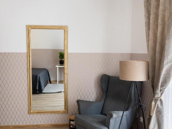 ClickTheFlat Żurawia Street Apart Rooms : photo 4 de la chambre chambre double avec salle de bains commune