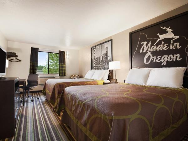 Super 8 by Wyndham Portland Airport : photo 6 de la chambre chambre 2 lits queen-size - non-fumeurs