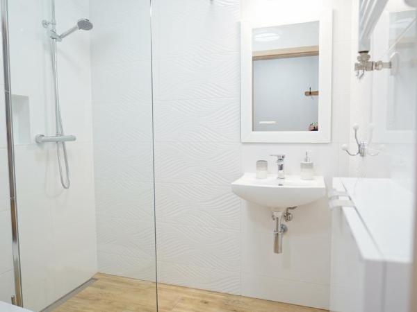 Apartamenty EverySky - Słowackiego 5a-b : photo 9 de la chambre appartement avec balcon