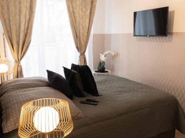 ClickTheFlat Żurawia Street Apart Rooms : photo 2 de la chambre chambre double avec salle de bains commune