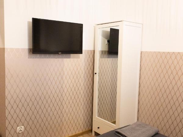 ClickTheFlat Żurawia Street Apart Rooms : photo 2 de la chambre chambre double avec salle de bains commune