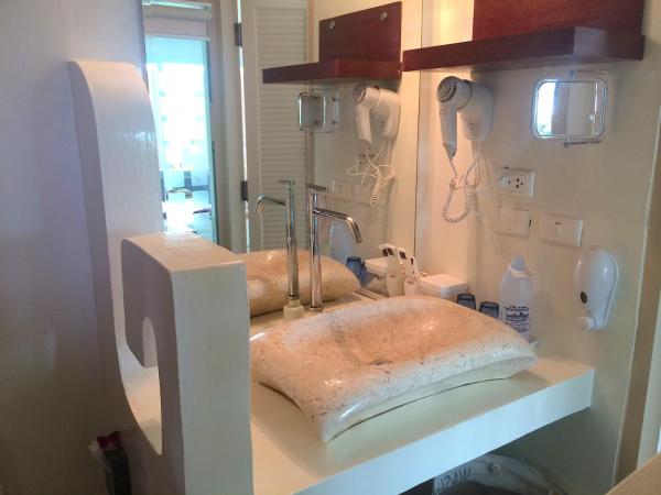 Mama Beach Residence - Adults Only : photo 4 de la chambre grande chambre double jardin