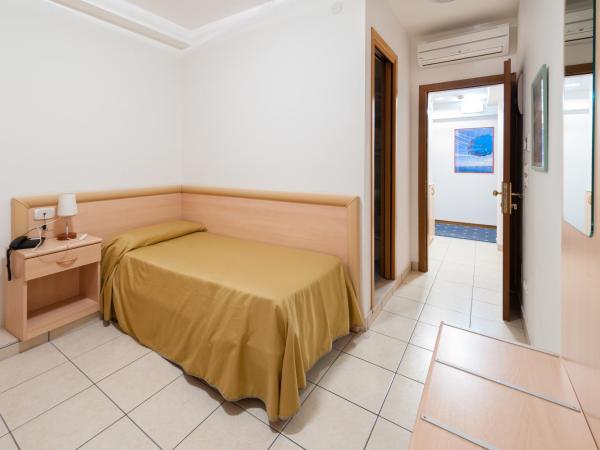 Hotel Garni Losanna : photo 1 de la chambre chambre simple