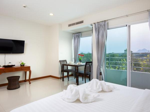 Kanchanaburi City Hotel - SHA Extra Plus : photo 2 de la chambre suite junior