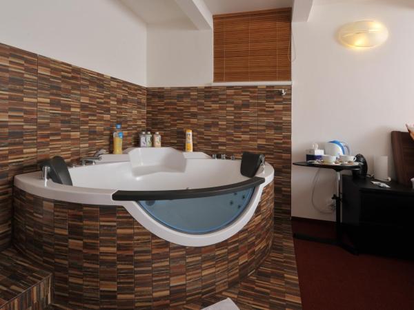 Habitat 16 : photo 2 de la chambre chambre double supérieure avec bain à remous et sauna