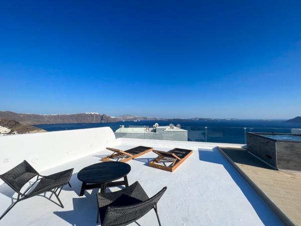 ArmonOia Suites : photo 3 de la chambre chambre lit king-size - vue sur mer