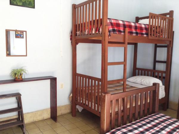 Hostal don Felipe : photo 2 de la chambre dortoir pour femmes