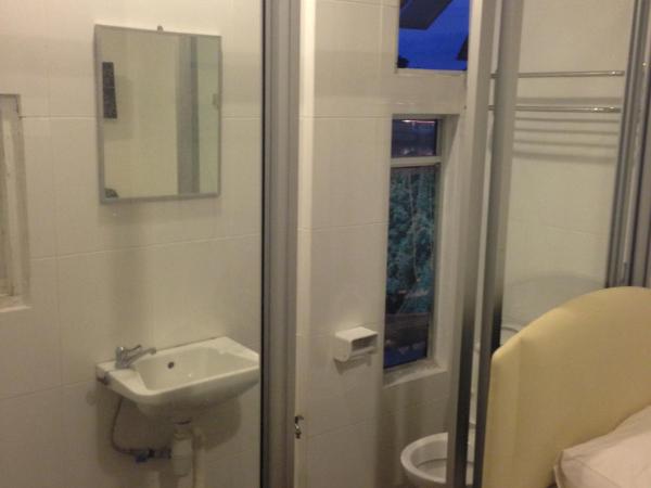 Woodpecker Lodge, Kuching : photo 3 de la chambre chambre triple standard