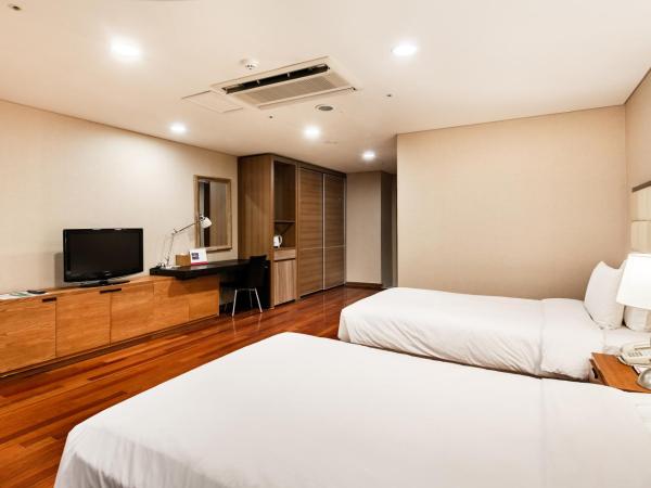 Ramada Hotel and Suites Seoul Namdaemun : photo 2 de la chambre chambre lits jumeaux de luxe 