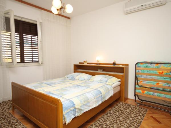 Rooms with a parking space Makarska - 6778 : photo 1 de la chambre chambre double