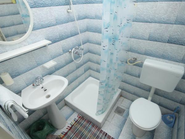 Rooms with a parking space Makarska - 6778 : photo 4 de la chambre chambre double