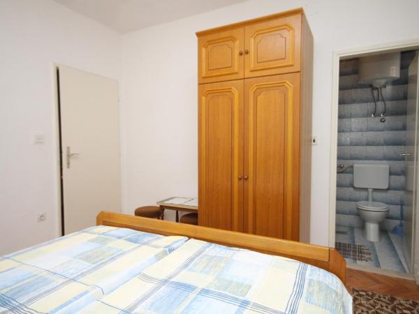 Rooms with a parking space Makarska - 6778 : photo 3 de la chambre chambre double