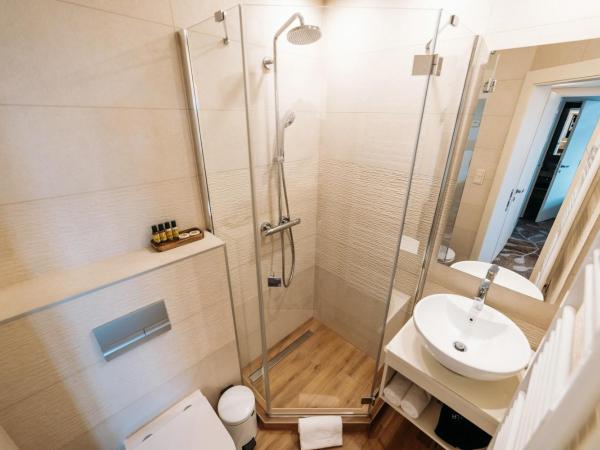 Lábasház Debrecen : photo 10 de la chambre chambre lit king-size